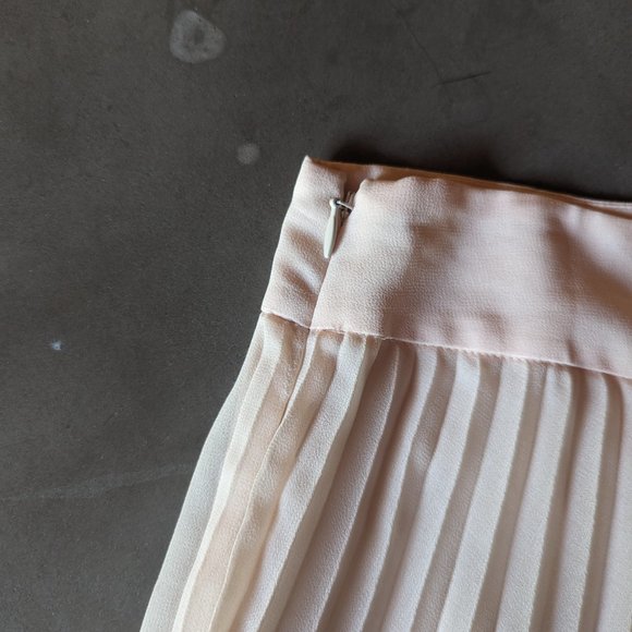 Sézane Dino Skirt | Nude (pale pink blush) - Picture 15 of 16